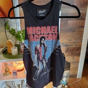 Michael Jackson sports Tshirt